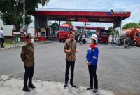 Presiden Jokowi melakukan pengecekan ke Fuel Terminal BBM Pertamina Sanggaran, Pedungan, Denpasar Selatan, Bali. (Dok. Pertamina.com)
