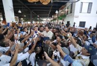 Capres nomor urut 2, Prabowo Subianto menyapa ratusan pedagang bakso, mie ayam dan UMKM se-Bekasi di Bandar Djakarta Bekasi. (Dok. TKN Prabowo Gibran)

