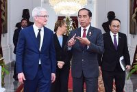 Presiden Joko Widodo menerima delegasi Apple di Istana Merdeka. (Facebook.com/@Setkab RI)