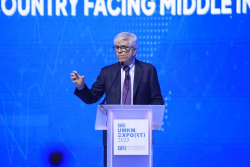 Peraih Nobel Ekonomi Paul Romer saat hadir dalam gelaran BRI Microfinance Outlook 2025 yang berlangsung di Nusantara Hall ICE BSD (30/1/2024). (Dok. BRI)