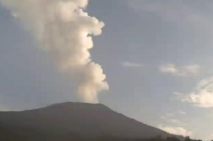 Gunung Marapi yang berada di wilayah Kabupaten Agam dan Kabupaten Tanah Datar, kembali menunjukkan aktivitas vulkanik. (Dok. Esdm.go.id)