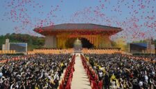 Suasana upacara penghormatan Kaisar Kuning Tahun Bingwu di kampung halamannya