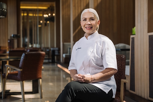 Petty Elliott membawa kecintaannya yang mendalam terhadap warisan kuliner Indonesia ke Bejana, merayakan cita rasa, tradisi, dan kisah autentik melalui hidangan yang berakar pada kekayaan dan keberagaman Nusantara.