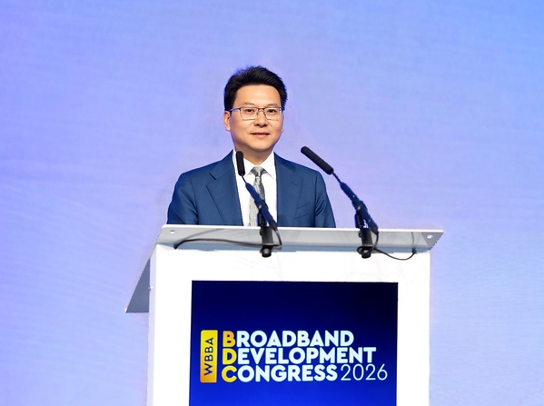 Bob Chen, President of Huawei Optical Business Product Line, Delivering the Speech